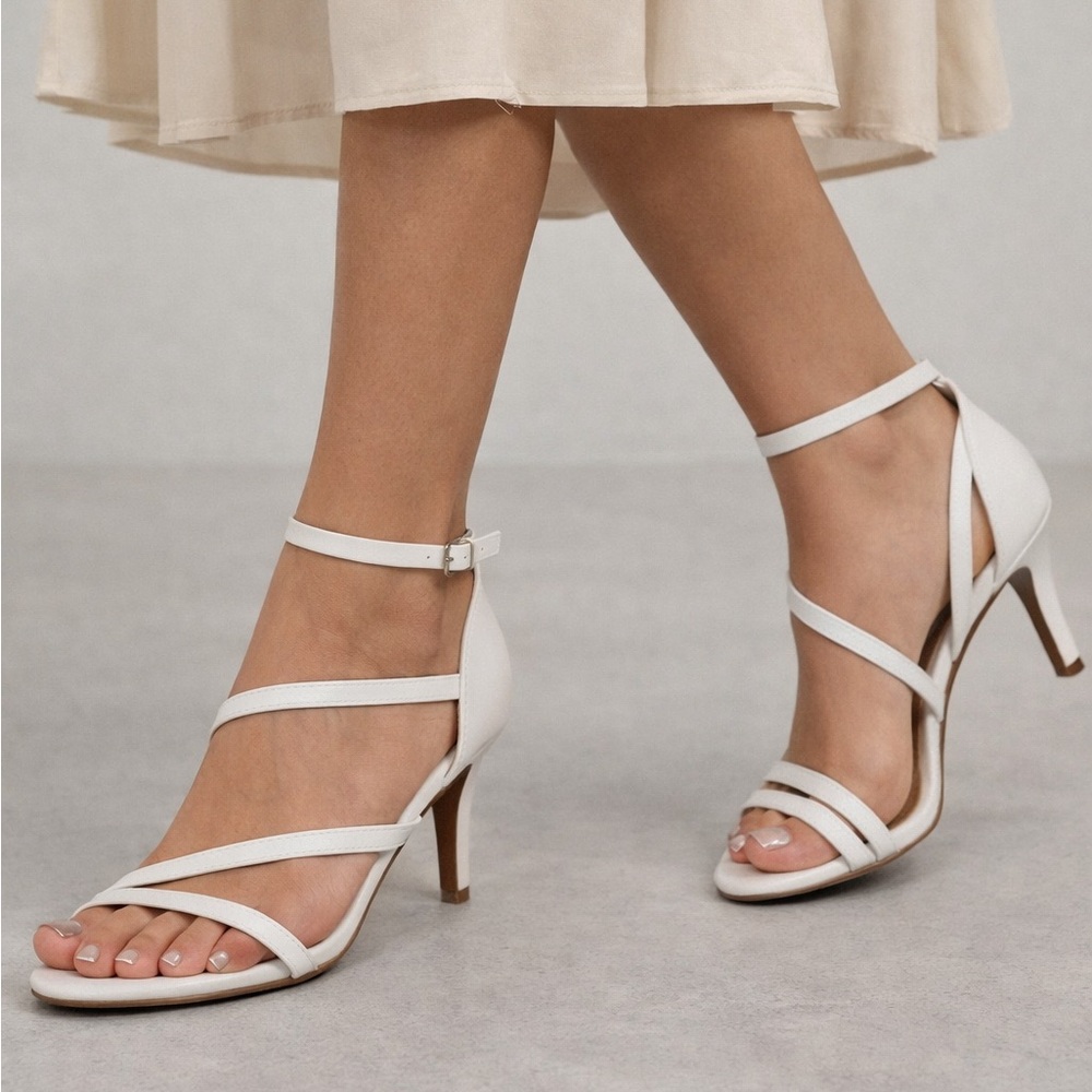 NWOB Dream Pairs White Strappy Heels